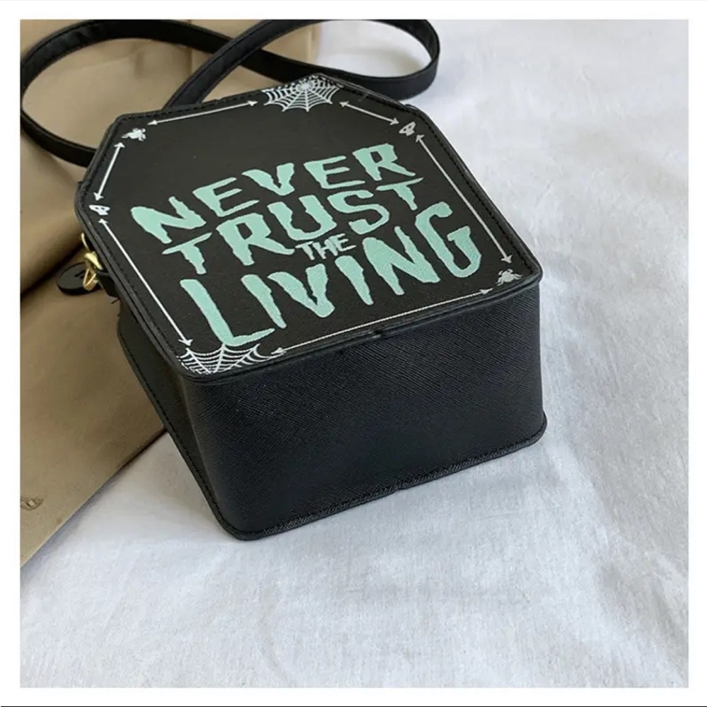 🆕 Tombstone - Coffin “Never Trust The Living” Crossbody Bag - Beetlejuice - Picture 11 of 16